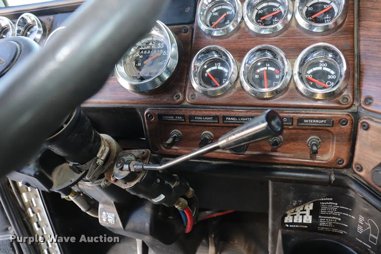 image for item DK9577 2001 Freightliner FLD120 semi truck