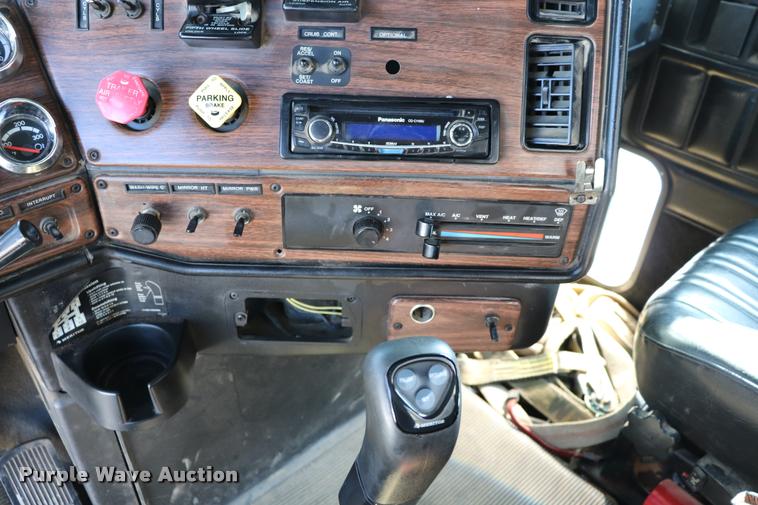 image for item DK9577 2001 Freightliner FLD120 semi truck