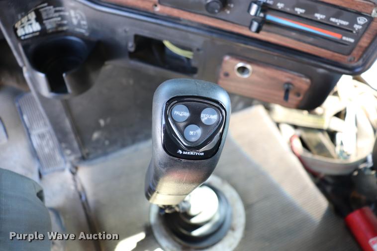 image for item DK9577 2001 Freightliner FLD120 semi truck