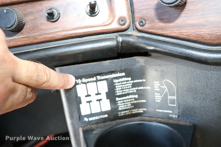 image for item DK9577 2001 Freightliner FLD120 semi truck