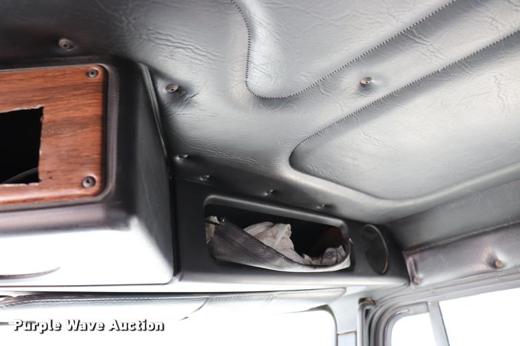 image for item DK9577 2001 Freightliner FLD120 semi truck