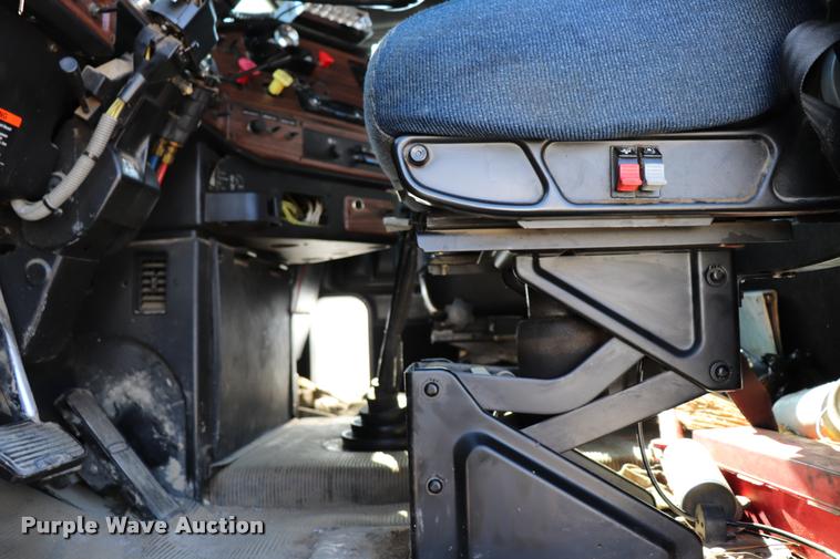 image for item DK9577 2001 Freightliner FLD120 semi truck