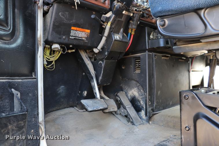 image for item DK9577 2001 Freightliner FLD120 semi truck