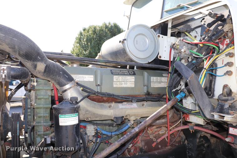 image for item DK9577 2001 Freightliner FLD120 semi truck