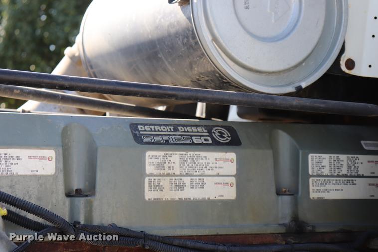 image for item DK9577 2001 Freightliner FLD120 semi truck