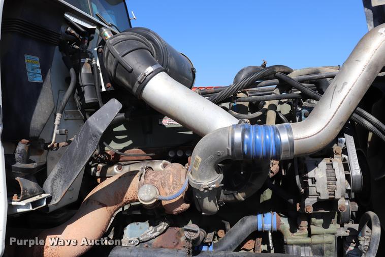 image for item DK9577 2001 Freightliner FLD120 semi truck