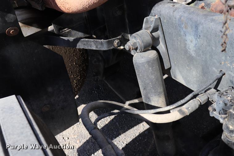 image for item DK9577 2001 Freightliner FLD120 semi truck