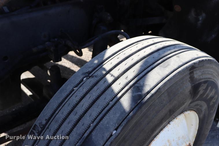 image for item DK9577 2001 Freightliner FLD120 semi truck