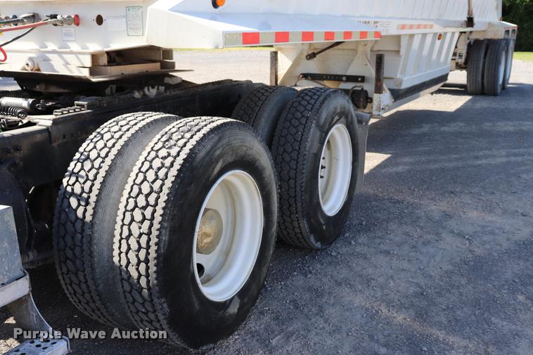 image for item DK9577 2001 Freightliner FLD120 semi truck