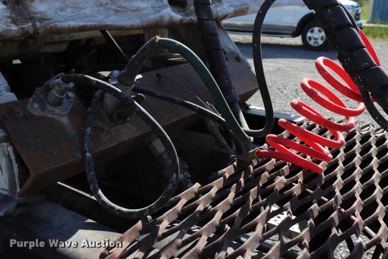 image for item DK9577 2001 Freightliner FLD120 semi truck