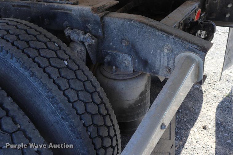 image for item DK9577 2001 Freightliner FLD120 semi truck