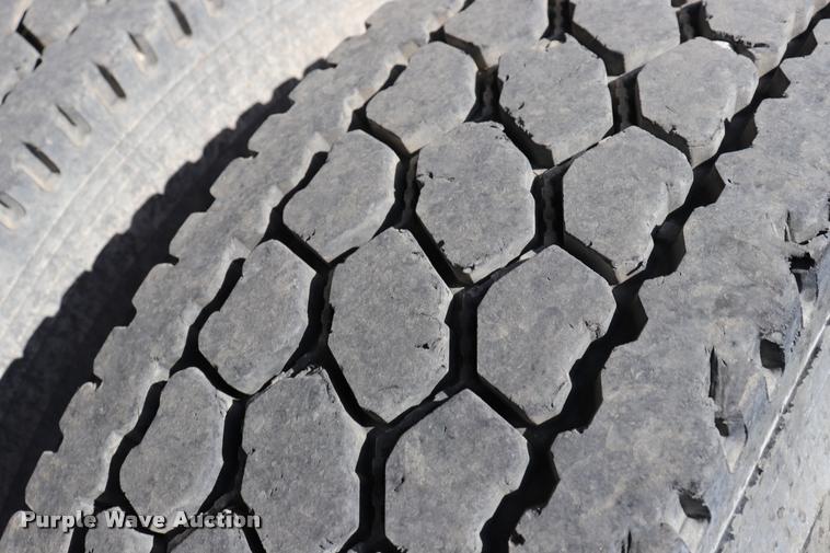 image for item DK9577 2001 Freightliner FLD120 semi truck