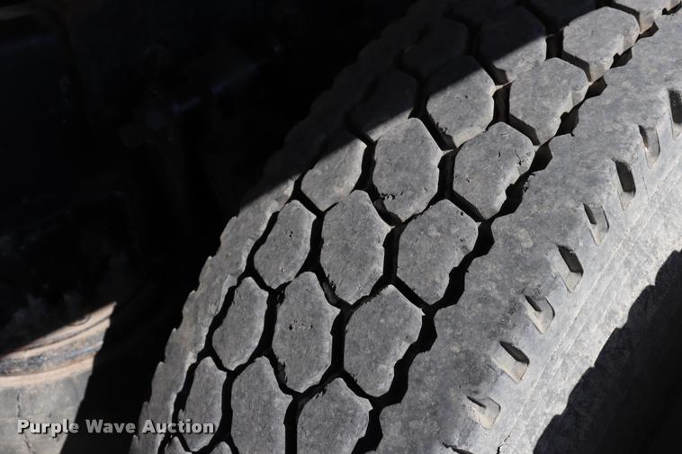 image for item DK9577 2001 Freightliner FLD120 semi truck