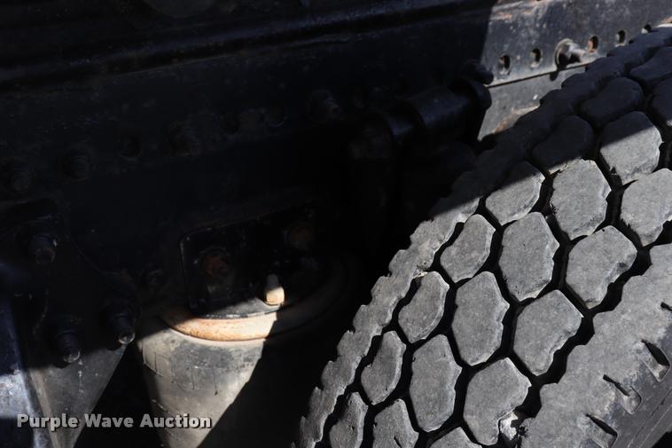 image for item DK9577 2001 Freightliner FLD120 semi truck