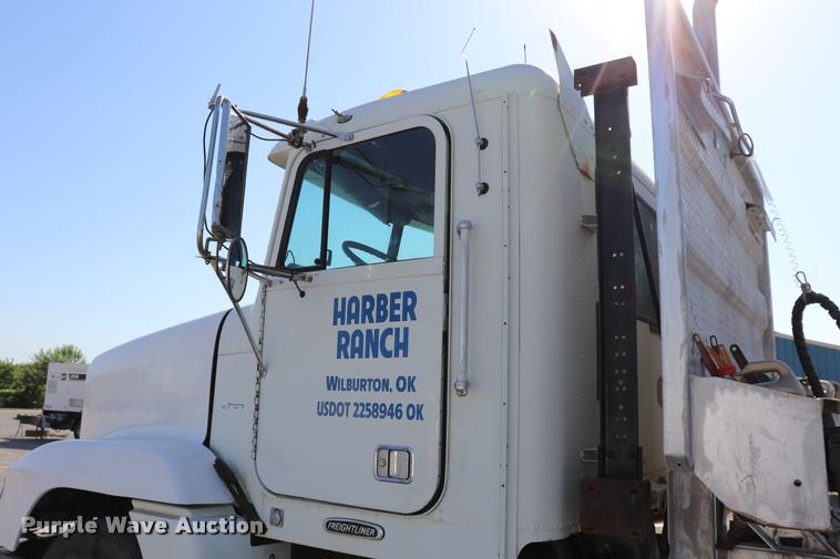 image for item DK9577 2001 Freightliner FLD120 semi truck