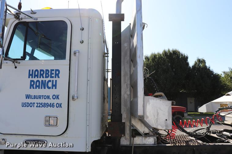 image for item DK9577 2001 Freightliner FLD120 semi truck