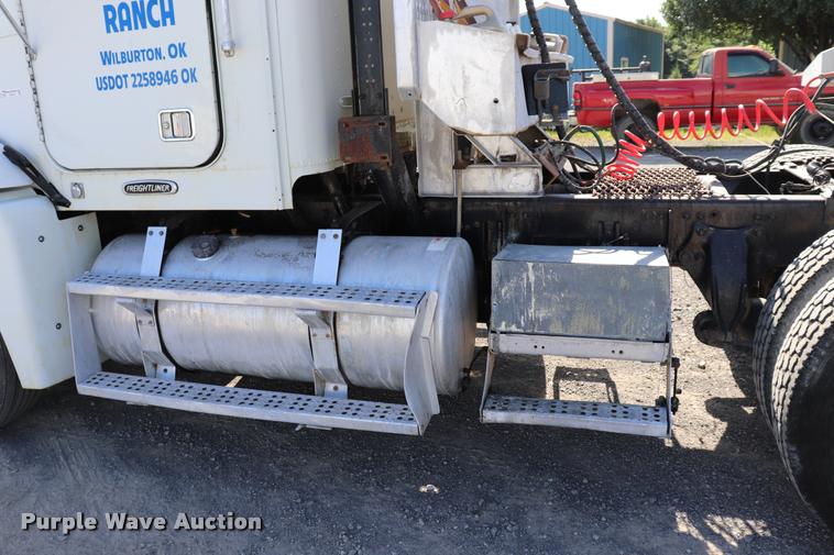 image for item DK9577 2001 Freightliner FLD120 semi truck