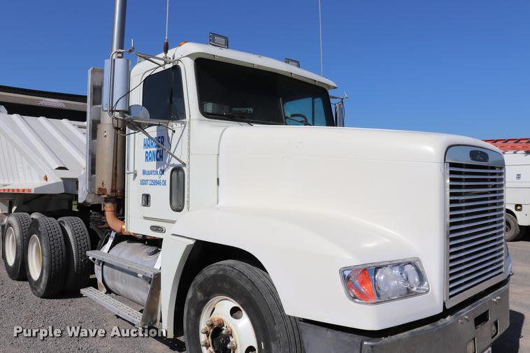 image for item DK9577 2001 Freightliner FLD120 semi truck