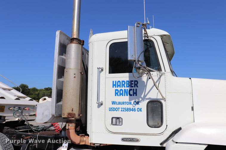 image for item DK9577 2001 Freightliner FLD120 semi truck