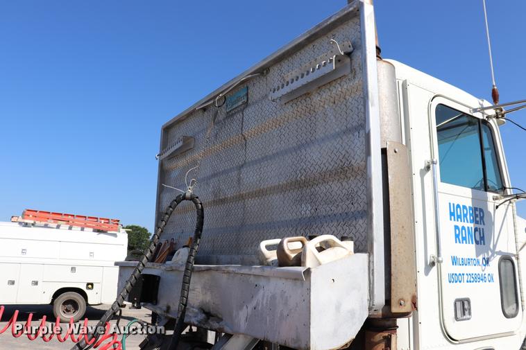 image for item DK9577 2001 Freightliner FLD120 semi truck