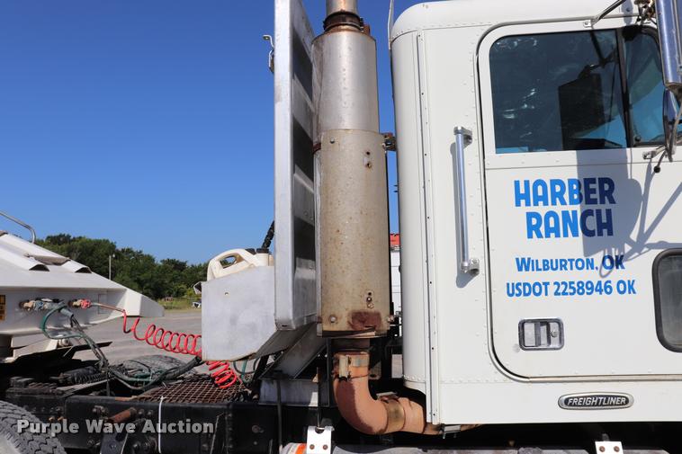 image for item DK9577 2001 Freightliner FLD120 semi truck