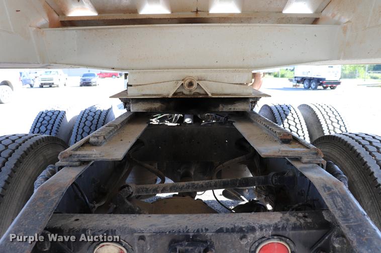 image for item DK9577 2001 Freightliner FLD120 semi truck