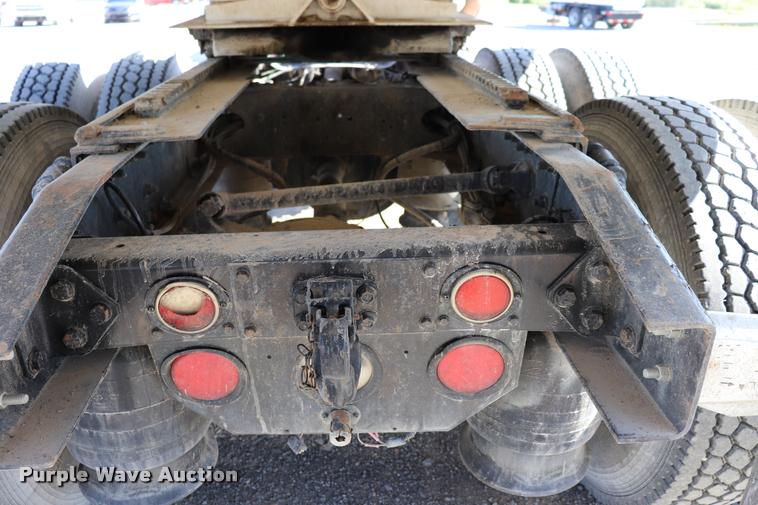 image for item DK9577 2001 Freightliner FLD120 semi truck