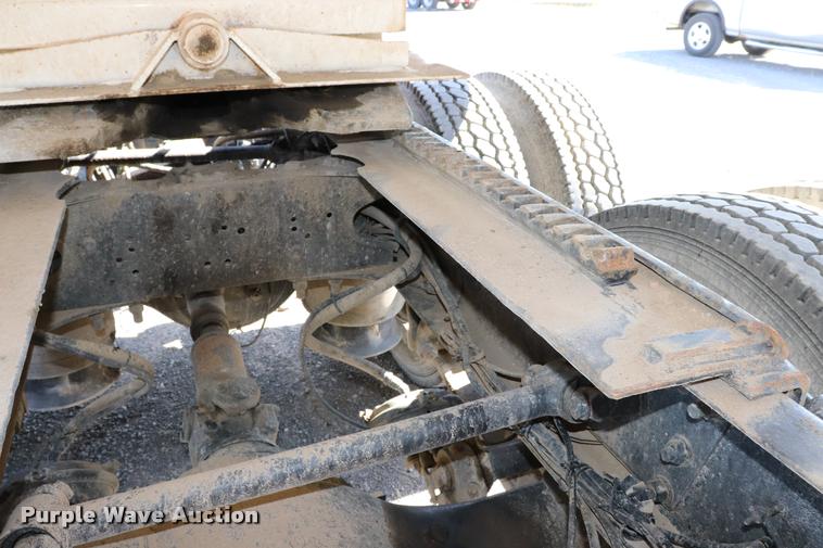 image for item DK9577 2001 Freightliner FLD120 semi truck