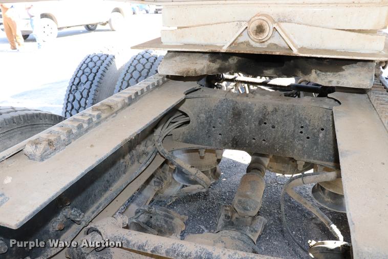 image for item DK9577 2001 Freightliner FLD120 semi truck