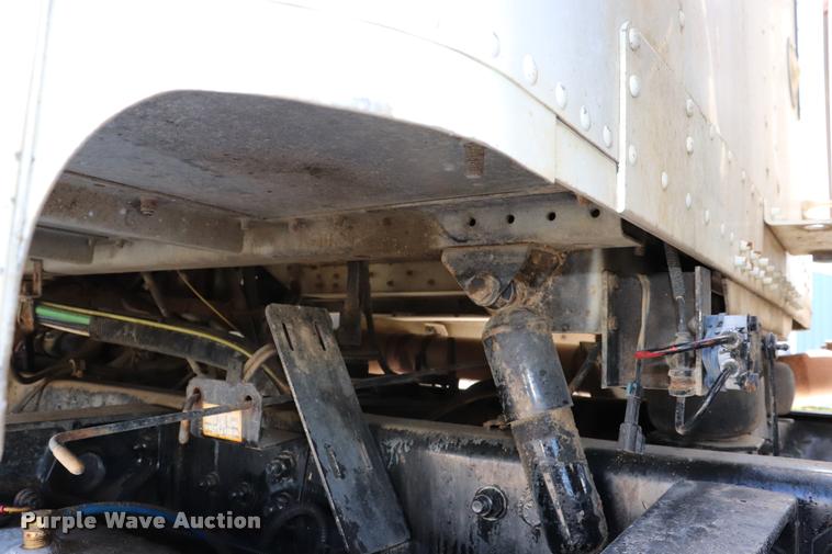 image for item DK9577 2001 Freightliner FLD120 semi truck