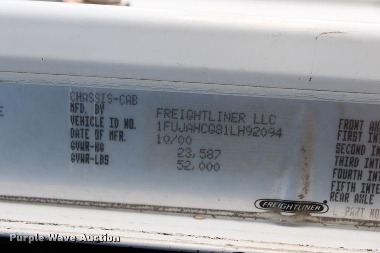 image for item DK9577 2001 Freightliner FLD120 semi truck