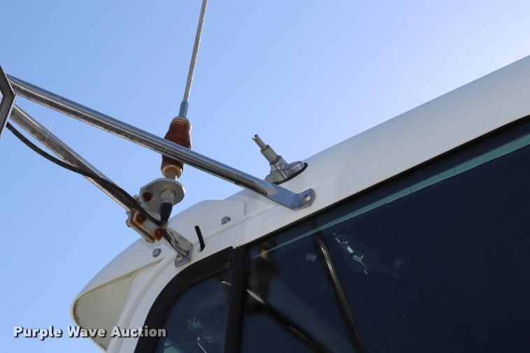 image for item DK9577 2001 Freightliner FLD120 semi truck