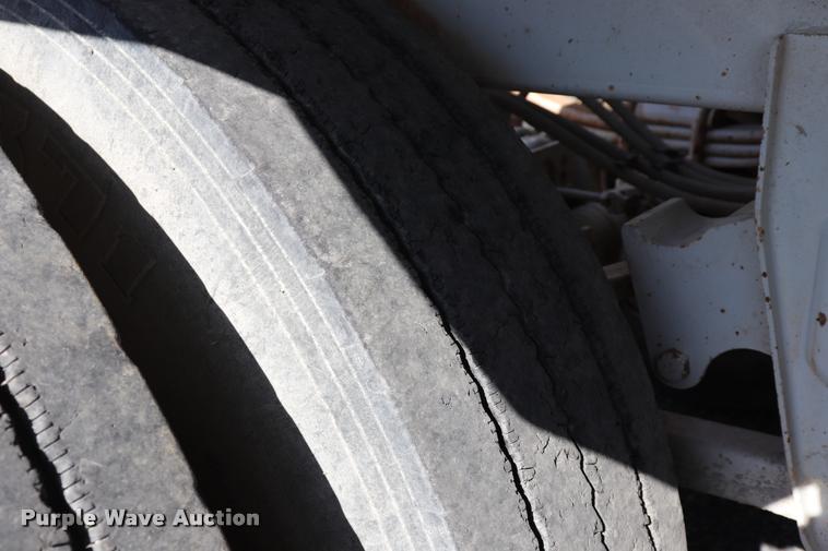 image for item G1202 2014 Armorlite SBD-90 bottom dump trailer