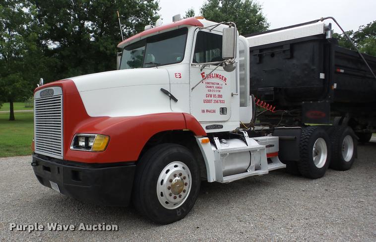 image for item J8608 1993 Freightliner FLD112 semi truck