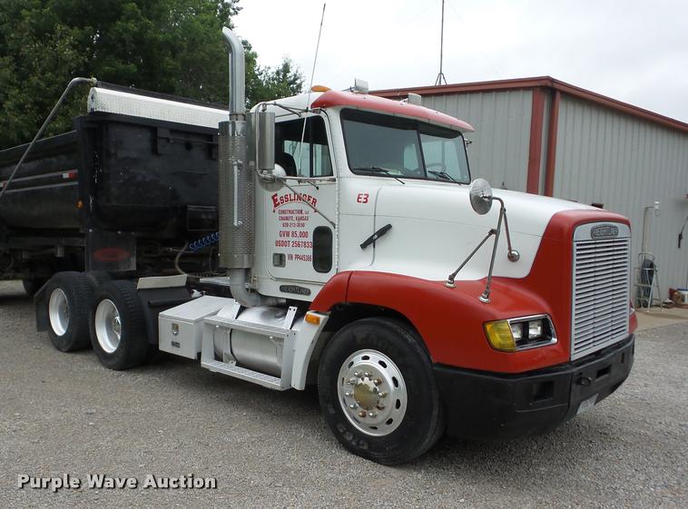 image for item J8608 1993 Freightliner FLD112 semi truck