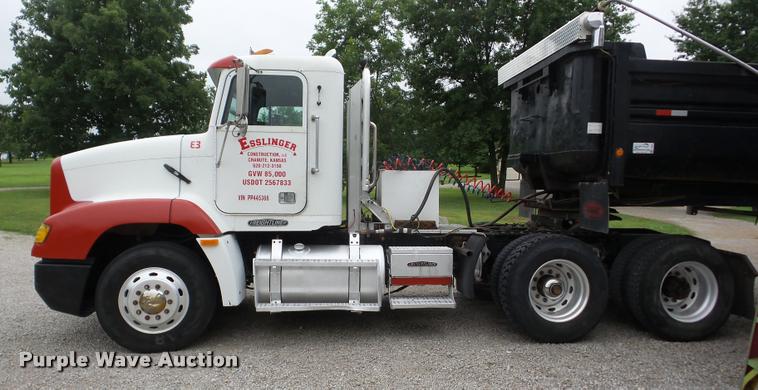 image for item J8608 1993 Freightliner FLD112 semi truck