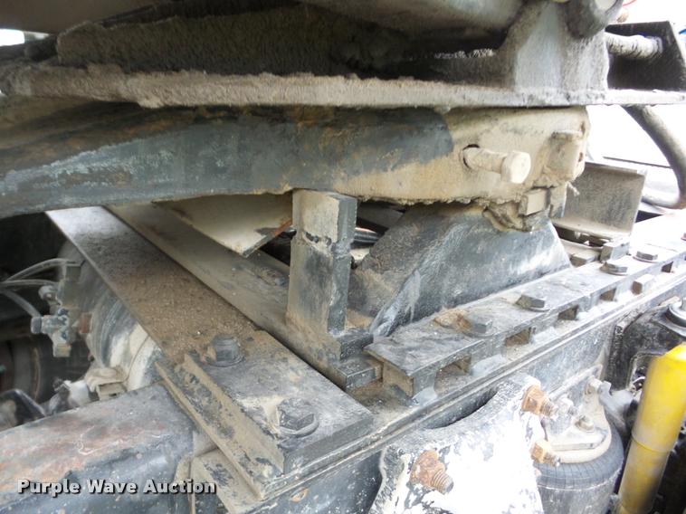 image for item J8608 1993 Freightliner FLD112 semi truck