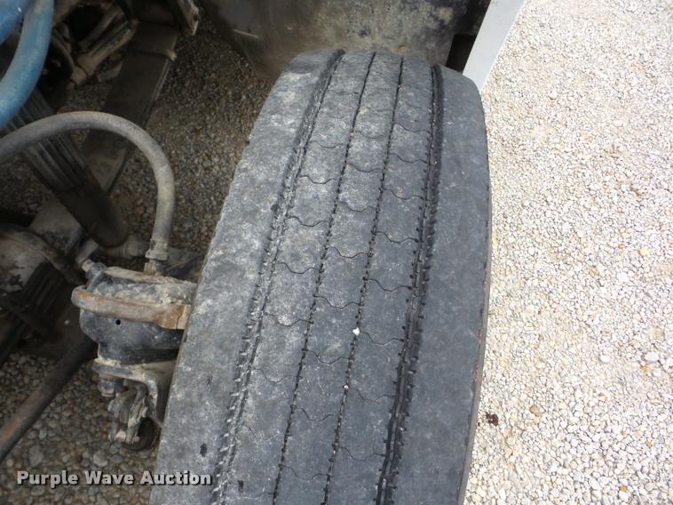 image for item J8608 1993 Freightliner FLD112 semi truck