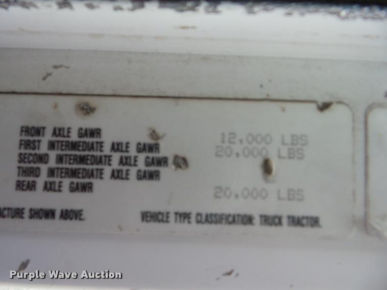 image for item J8608 1993 Freightliner FLD112 semi truck