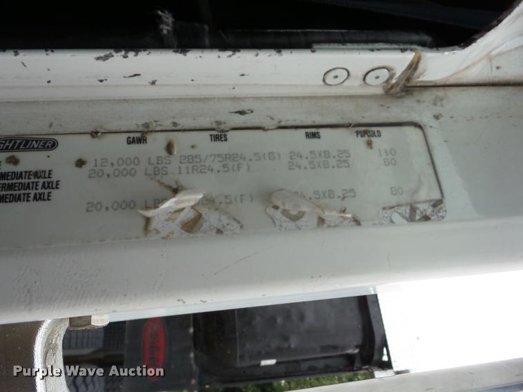 image for item J8608 1993 Freightliner FLD112 semi truck