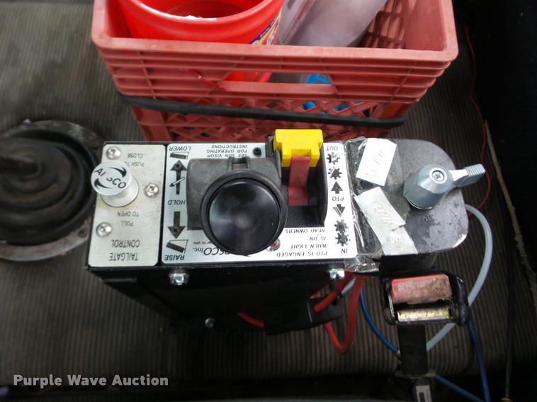 image for item J8608 1993 Freightliner FLD112 semi truck