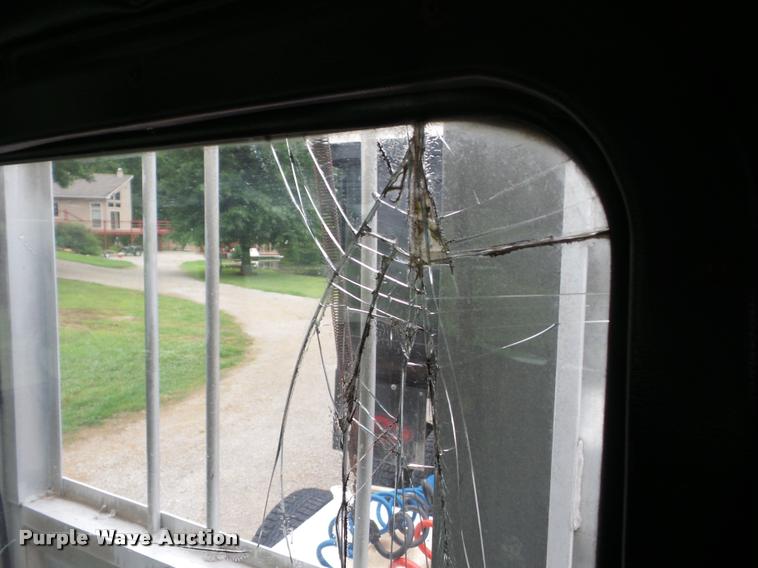 image for item J8608 1993 Freightliner FLD112 semi truck