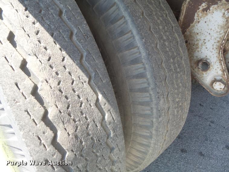 image for item K7537 1981 Trailmobile 011A-15AW dry van trailer