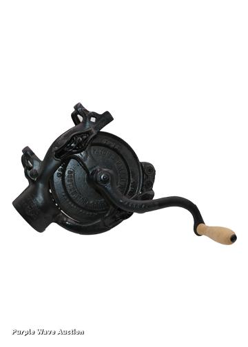 image for item G1326 Black Hawk corn sheller
