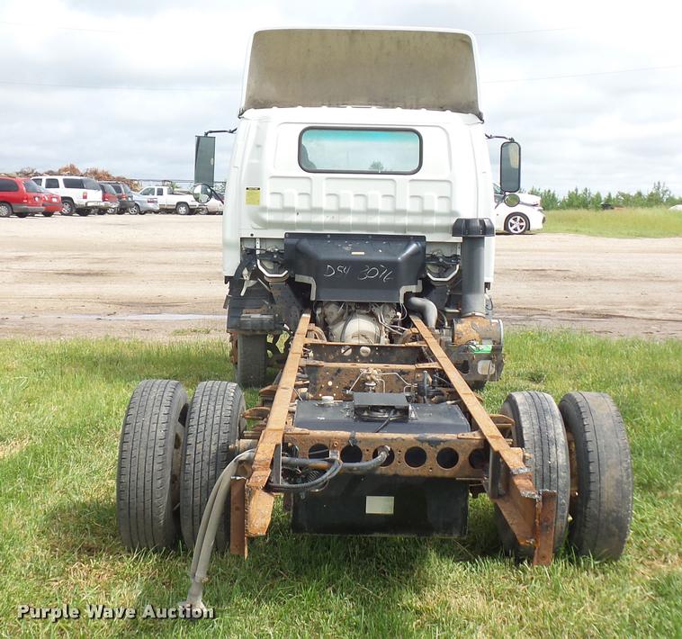 image for item BS9492 2006 Isuzu NPR truck cab and chassis