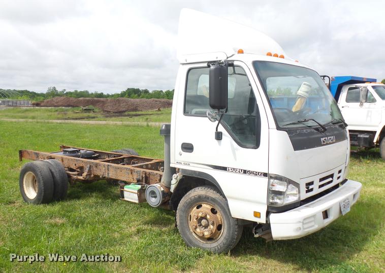 image for item BS9492 2006 Isuzu NPR truck cab and chassis