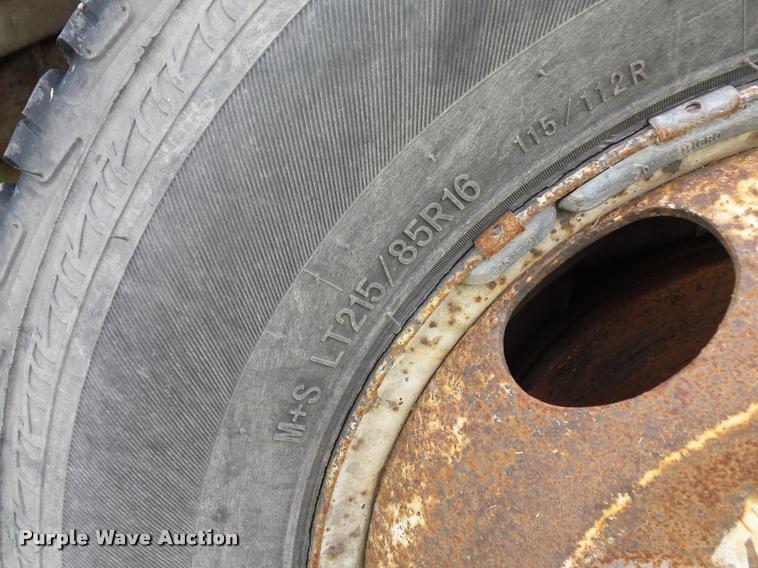 image for item BS9492 2006 Isuzu NPR truck cab and chassis