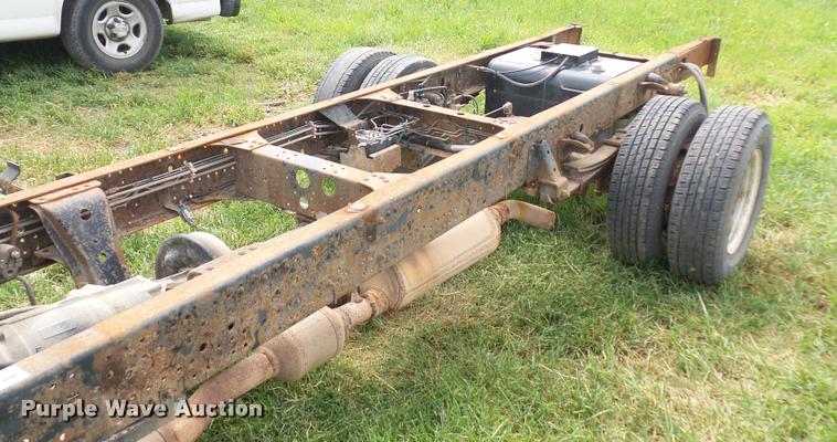 image for item BS9492 2006 Isuzu NPR truck cab and chassis