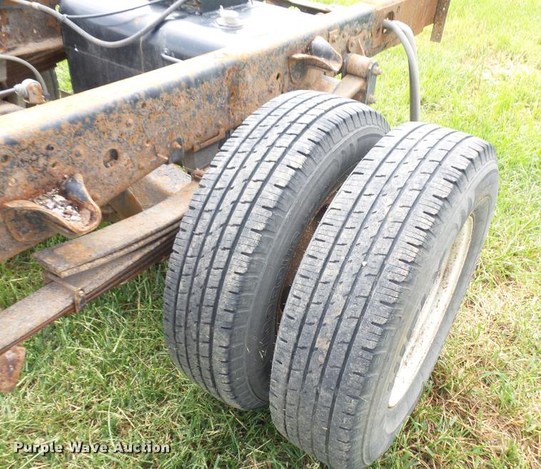 image for item BS9492 2006 Isuzu NPR truck cab and chassis