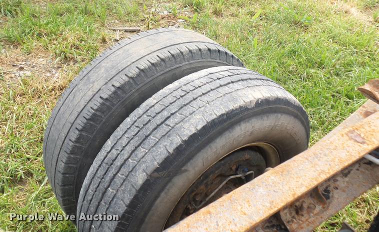 image for item BS9492 2006 Isuzu NPR truck cab and chassis